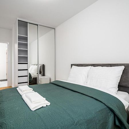 D&K Apart 1 Sierpnia 32A Apartman Varsó Kültér fotó