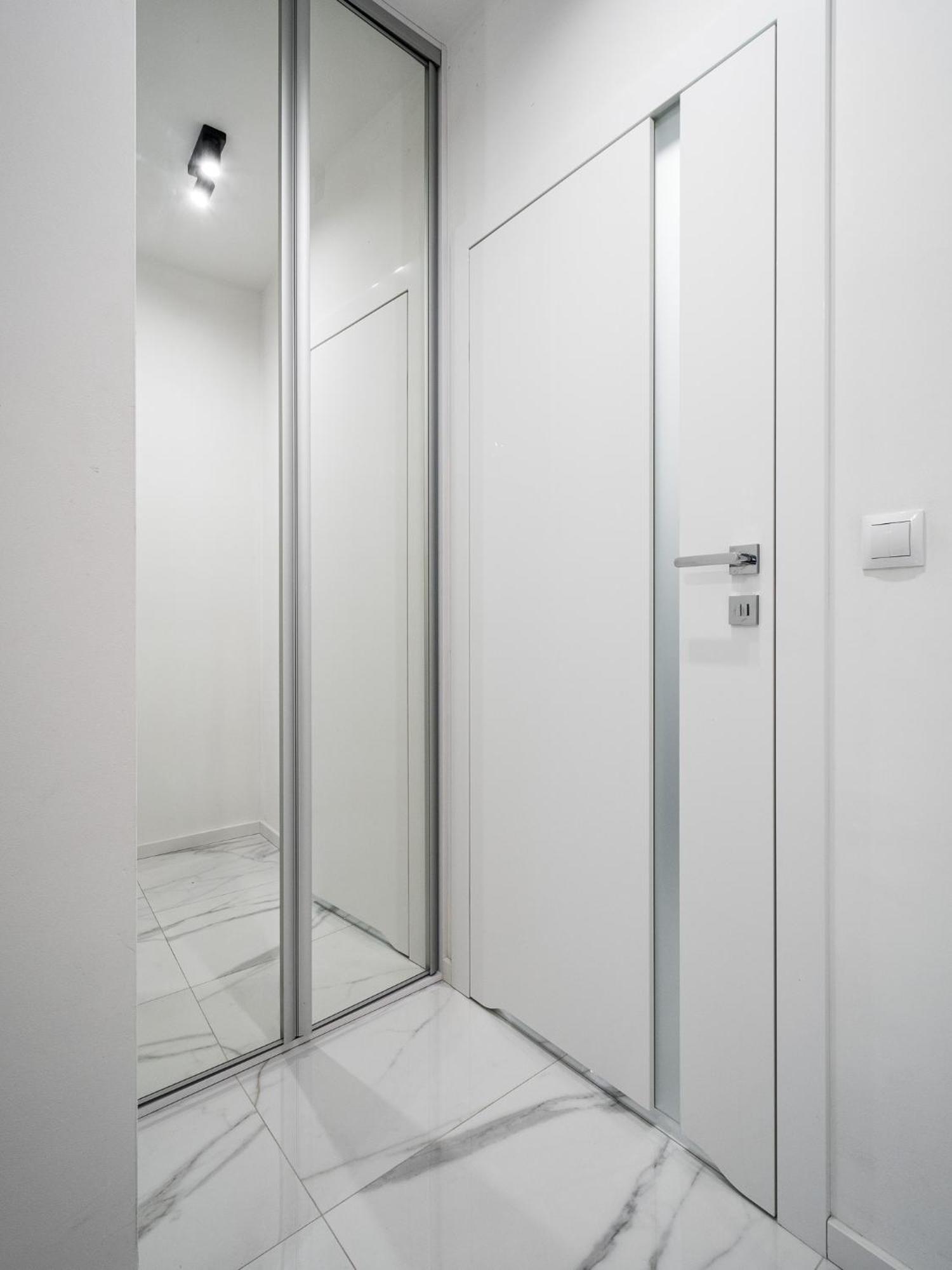 D&K Apart 1 Sierpnia 32A Apartman Varsó Kültér fotó